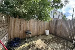 1038 W Monmouth St, Philadelphia, PA 19133 - Photo 12