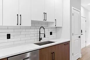 861 N 15th St, Philadelphia, PA 19130 - Photo 8