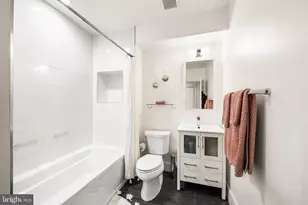 1517 Brown St, Philadelphia, PA 19130 - Photo 16