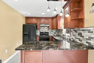 10025 S Canterbury Rd, Philadelphia, PA 19114 - Photo 12