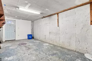 10025 S Canterbury Rd, Philadelphia, PA 19114 - Photo 28