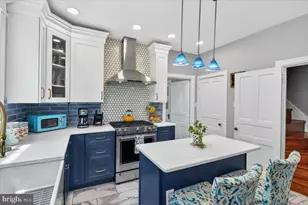 18 W Gravers Ln, Philadelphia, PA 19118 - Photo 10