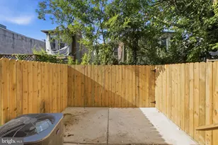 1020 W Arizona St, Philadelphia, PA 19133 - Photo 8
