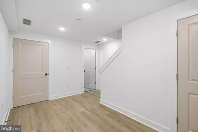 1020 W Arizona Street, Philadelphia, PA 19133 - Photo 10