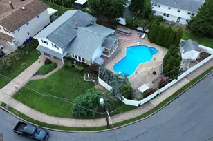 163 Laurie Ln, Philadelphia, PA 19115 - Photo 2