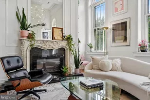 1035 Spruce St, Philadelphia, PA 19107 - Photo 4