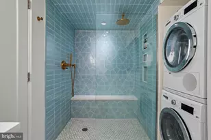 1035 Spruce St, Philadelphia, PA 19107 - Photo 16