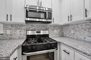 704 N 18th St, Philadelphia, PA 19130 - Photo 4