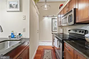 242941 Locust St, Philadelphia, PA 19103 - Photo 16
