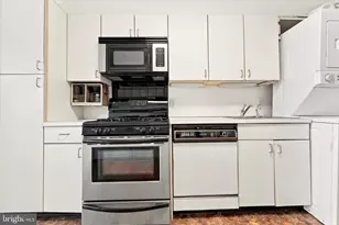 2401 Pennsylvania Ave, Philadelphia, PA 19130 - Photo 16