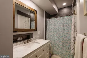 2203 St James Pl, Philadelphia, PA 19103 - Photo 32