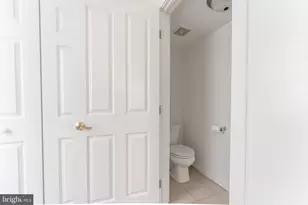 304 N 8th St, Philadelphia, PA 19107 - Photo 12