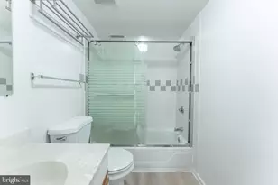 304 N 8th St, Philadelphia, PA 19107 - Photo 32