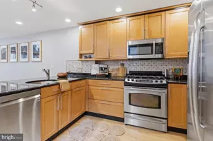 752 N 24th St, Philadelphia, PA 19130 - Photo 16