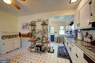 37 E Mermaid Ln, Philadelphia, PA 19118 - Photo 10