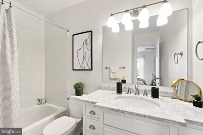 220 N 22nd Street #B, Philadelphia, PA 19103 - Photo 18