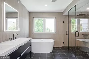 1102 E Columbia, Philadelphia, PA 19125 - Photo 16