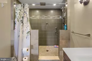2813 Ogden St, Philadelphia, PA 19130 - Photo 32