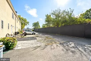 650 N 8th St, Philadelphia, PA 19123 - Photo 2