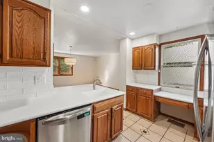 915 Lomond Ln, Philadelphia, PA 19128 - Photo 8