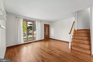 915 Lomond Ln, Philadelphia, PA 19128 - Photo 6