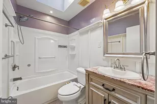 915 Lomond Ln, Philadelphia, PA 19128 - Photo 20