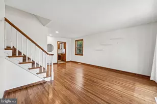 915 Lomond Ln, Philadelphia, PA 19128 - Photo 4