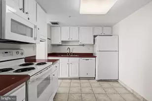2001 Hamilton St, Philadelphia, PA 19130 - Photo 8