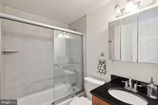 1305 Spruce St, Philadelphia, PA 19107 - Photo 12