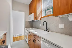 2045 Waverly St, Philadelphia, PA 19146 - Photo 12