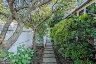 35 E Gravers Ln, Philadelphia, PA 19118 - Photo 30