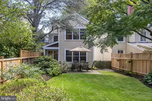 39 W Gravers Ln, Philadelphia, PA 19118 - Photo 18