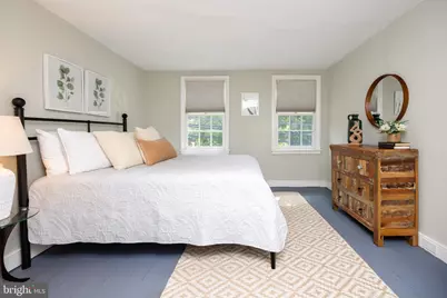 39 W Gravers Lane, Philadelphia, PA 19118 - Photo 10