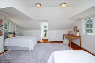 39 W Gravers Ln, Philadelphia, PA 19118 - Photo 14