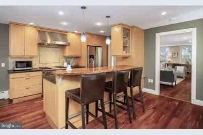39 W Gravers Lane, Philadelphia, PA 19118 - Photo 6