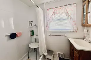 8 Shipley Pl, Philadelphia, PA 19152 - Photo 12