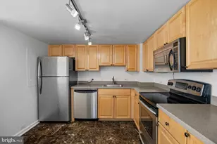 2001 Hamilton St, Philadelphia, PA 19130 - Photo 4