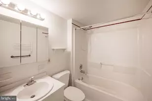 1728 Green St, Philadelphia, PA 19130 - Photo 10