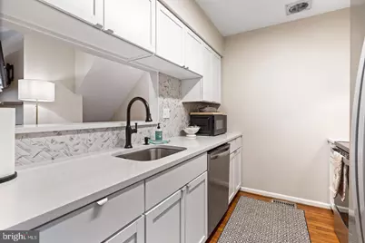 14 Newton Street #F27, Philadelphia, PA 19118 - Photo 10