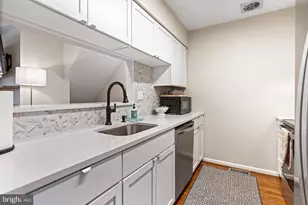 14 Newton St, Philadelphia, PA 19118 - Photo 10