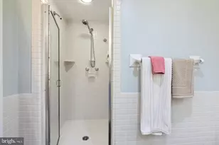 14 Newton St, Philadelphia, PA 19118 - Photo 24