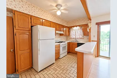 7402 Dicks Avenue, Philadelphia, PA 19153 - Photo 4