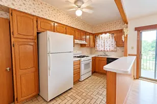 7402 Dicks Ave, Philadelphia, PA 19153 - Photo 4