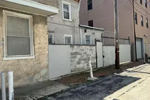 332 N 10th St, Philadelphia, PA 19107 - Photo 2