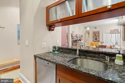 2049 Walnut Street #1R, Philadelphia, PA 19103 - Photo 4