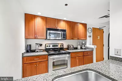 301 Race Street #409, Philadelphia, PA 19106 - Photo 8