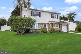 154 Laurie Ln, Philadelphia, PA 19115 - Photo 2