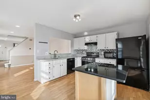 451 Hermitage St, Philadelphia, PA 19128 - Photo 8