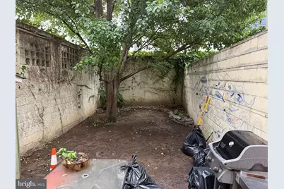 2143 E Sergeant Street E, Philadelphia, PA 19125 - Photo 18