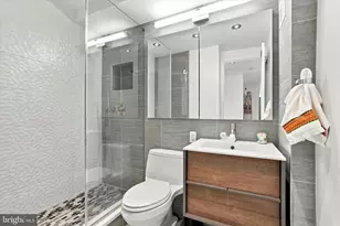 220 Locust St, Philadelphia, PA 19106 - Photo 16